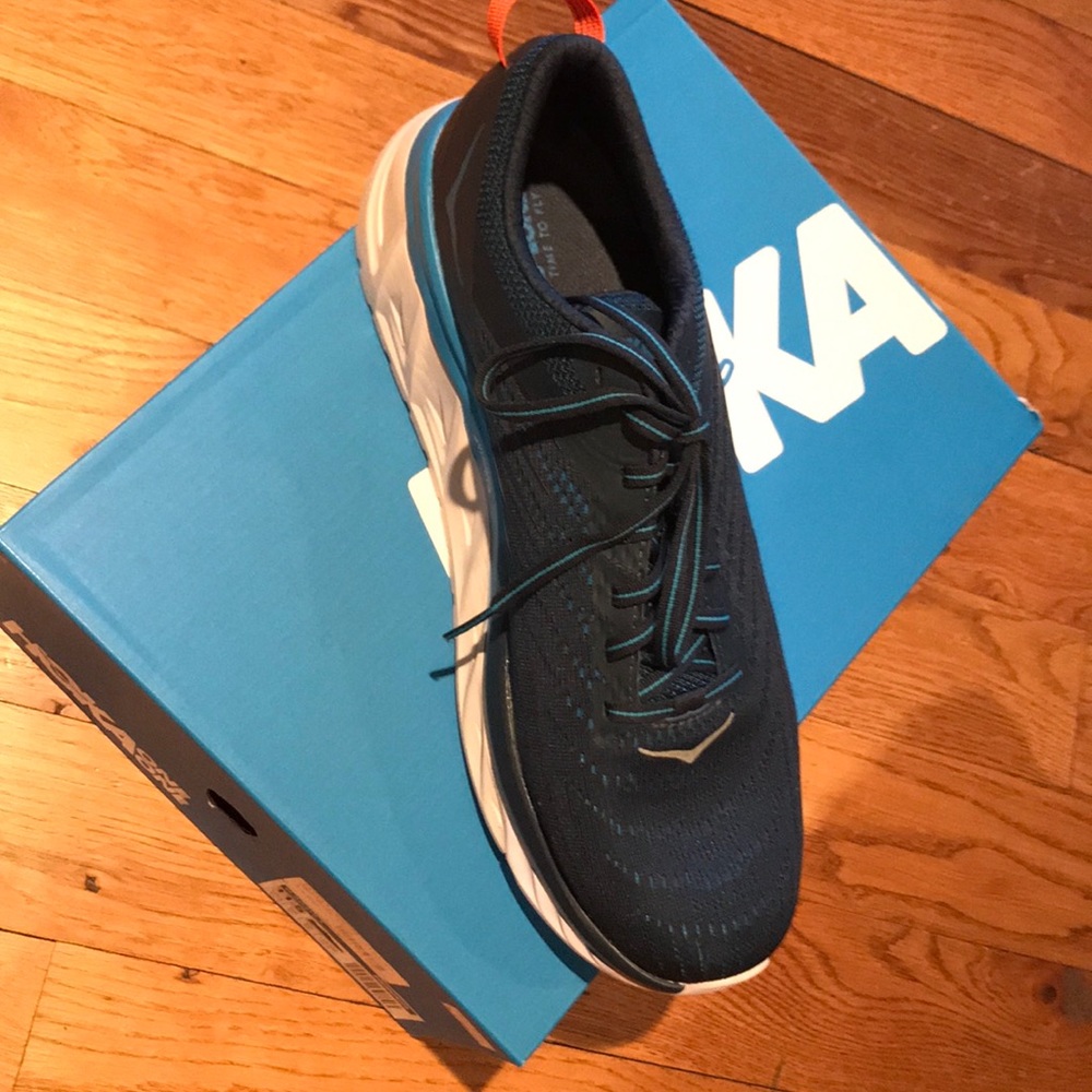 Hoka Arahi running shoes